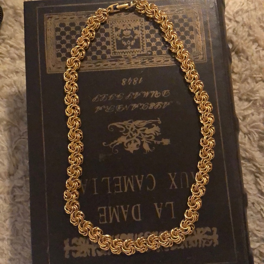 Pretty Gold Necklace